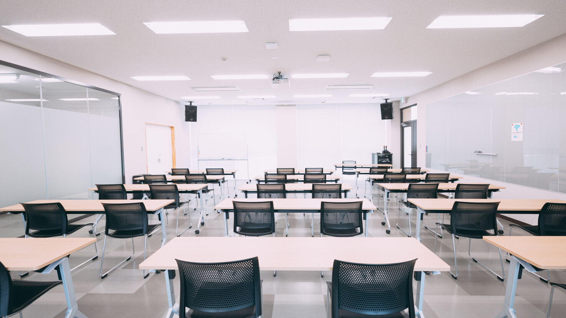 【障害者雇用】聴覚障害の方にとって、困難な仕事と解決策は?