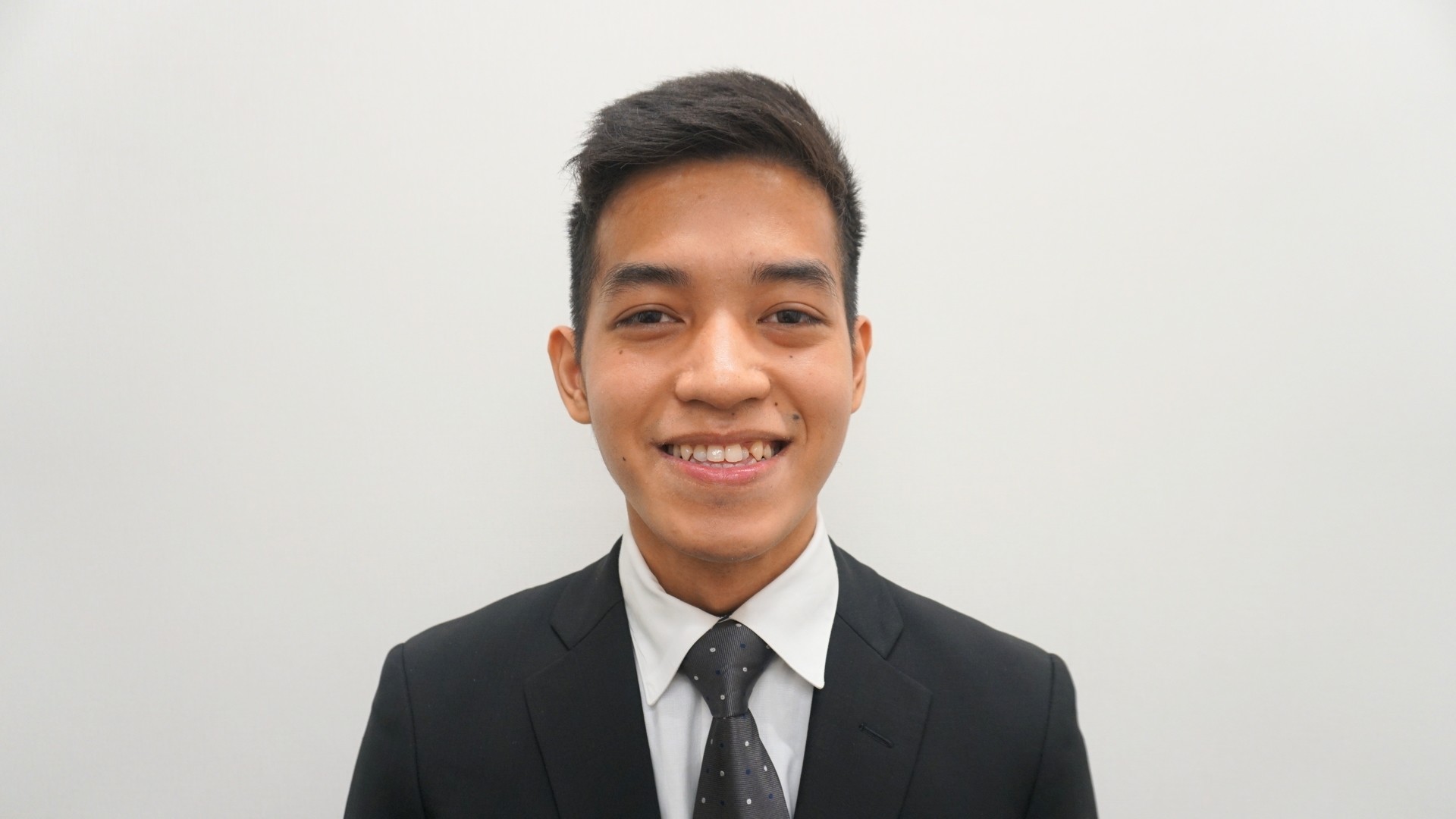 【新卒・第二新卒就活生インタビュー】リコモスが私の気づかない選択肢を与えてくれたことで、私を本当に評価してくれる会社に出会えました　先輩社員／小林 デイブ 様